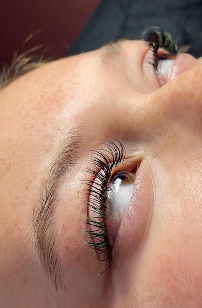 colored eyelashes