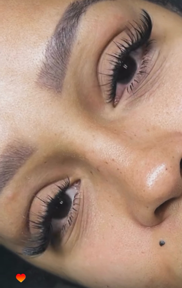 Bottom Lash extensions at Eyecare4you in Oak Park, MI