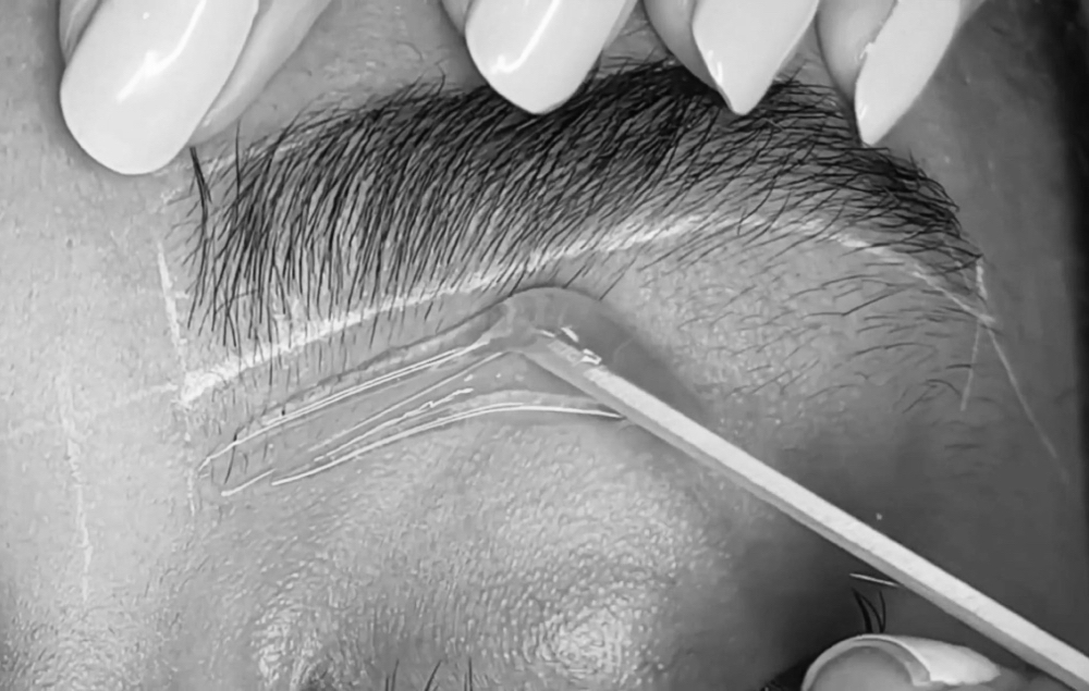 Brow Wax/ Shaping