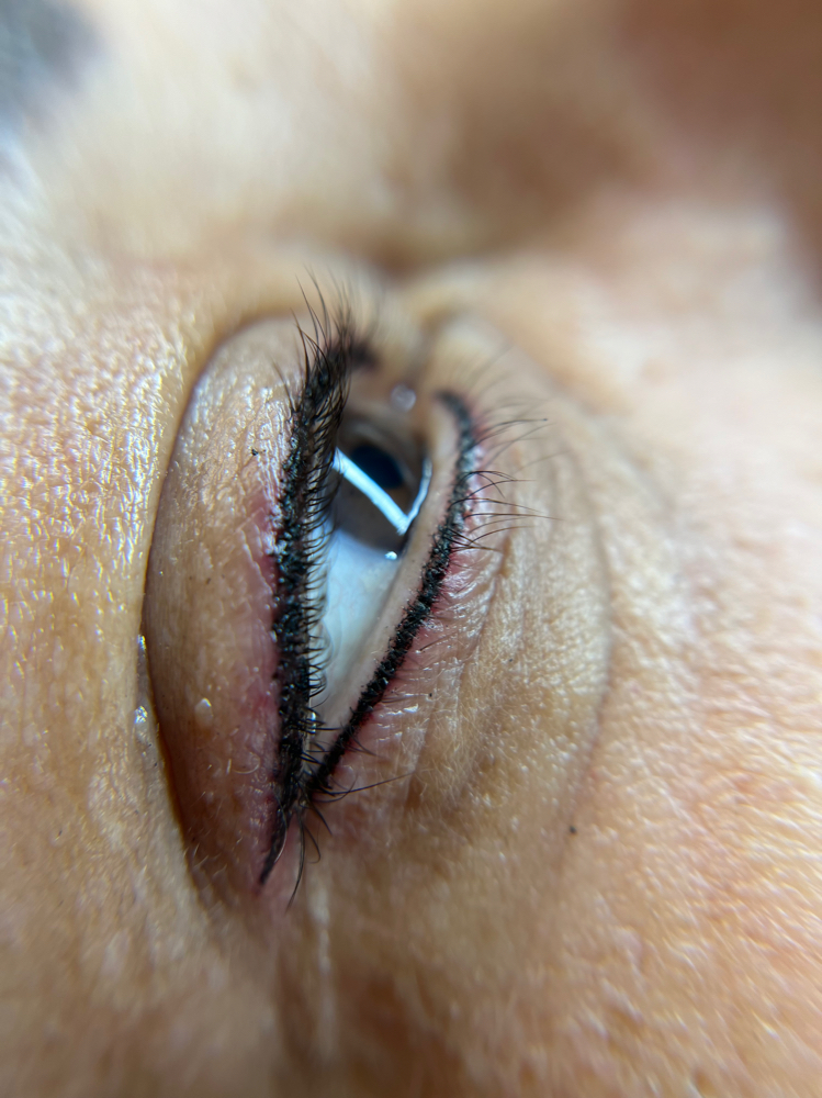 Bottom Eyeliner