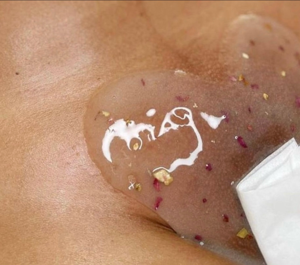 Brazilian Wax w/ Hydrojelly Mask