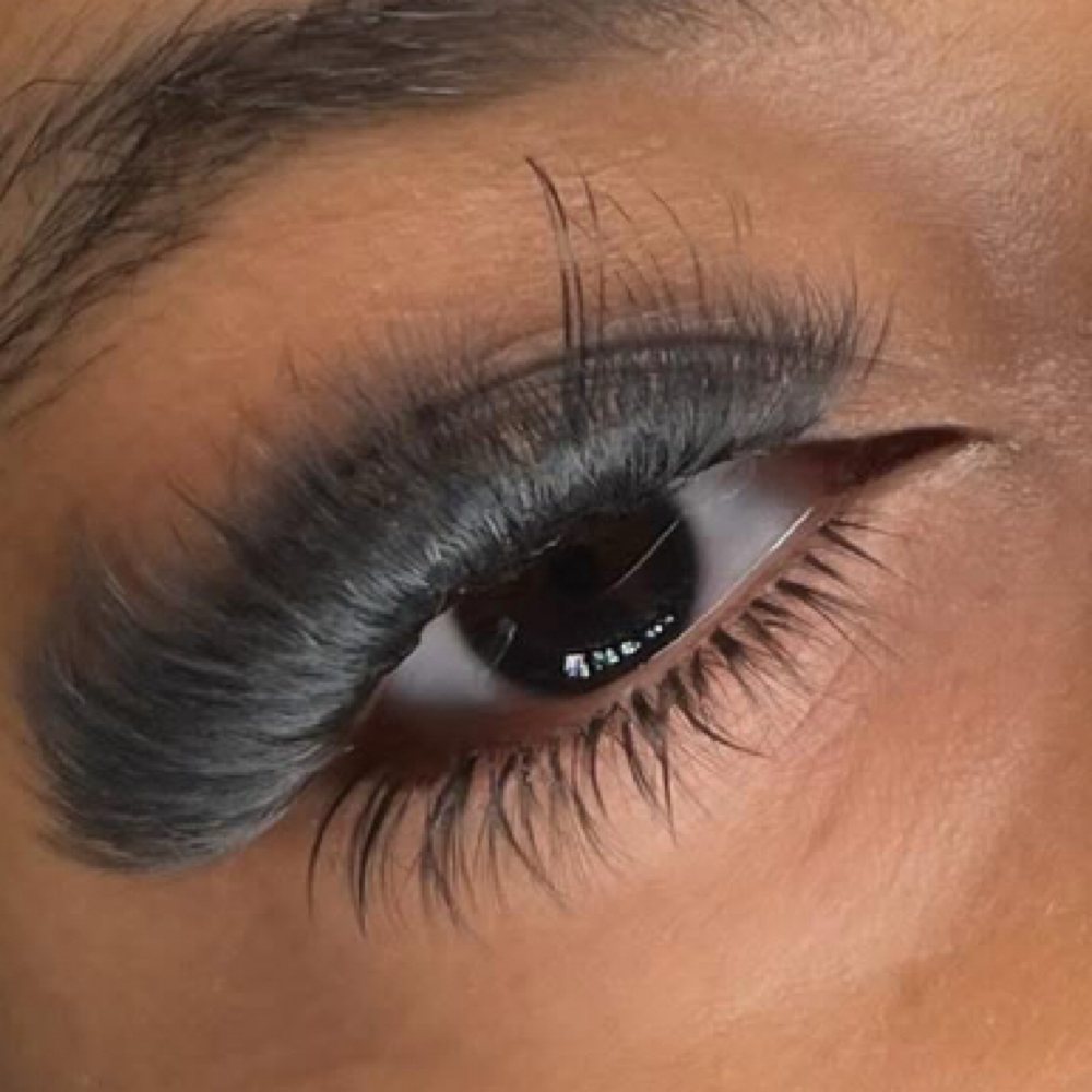 Bottom Lashes at Always Crowned Beauty LLC in Peoria Heights, IL
