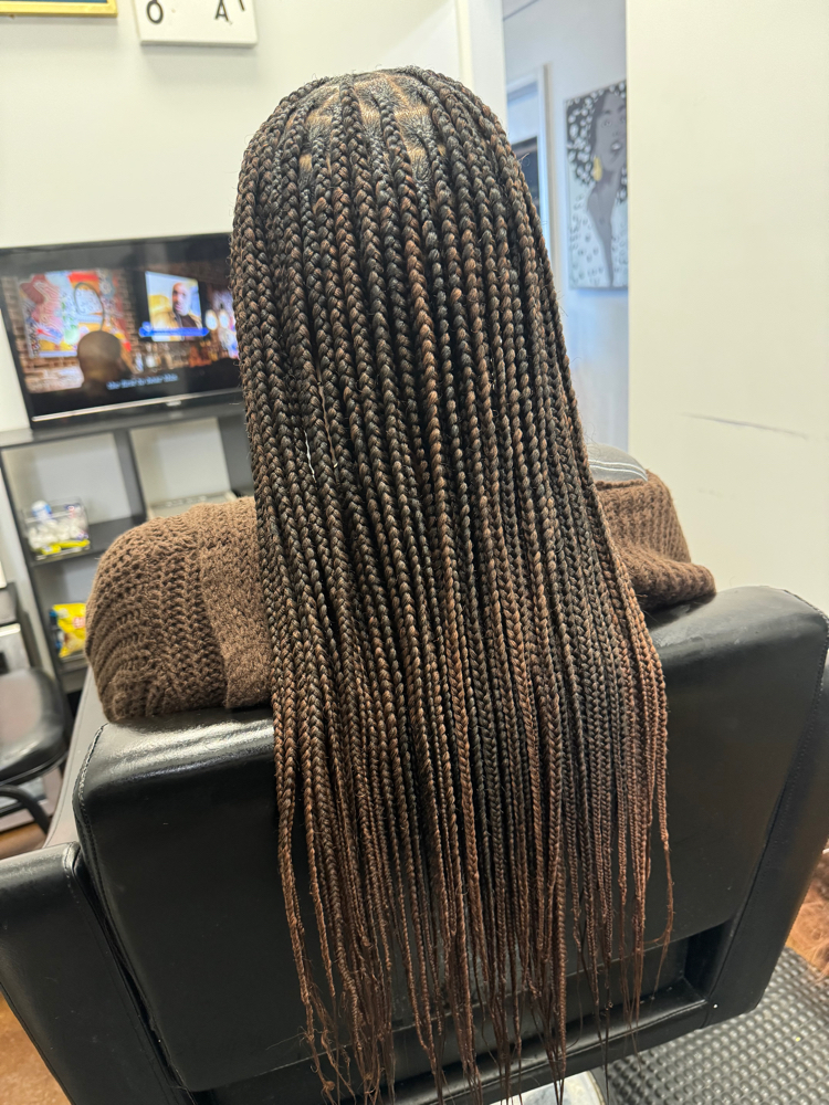 Medium Knotless (50 Inches)