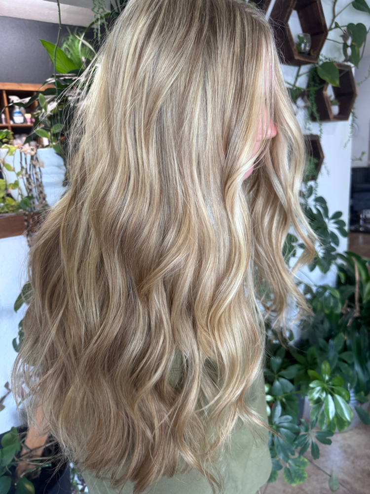 Blonding/highlights at Jordan Phelps in Benton, KY