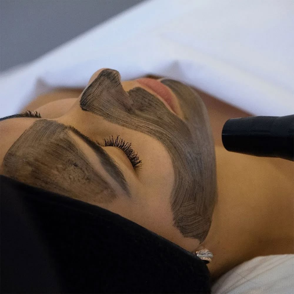 Full Facial  + Hollywood Peel