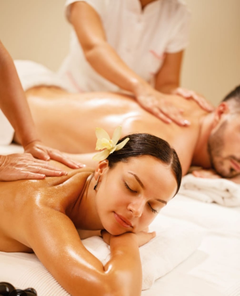 De Luxe Couples Facial /Massage Exp