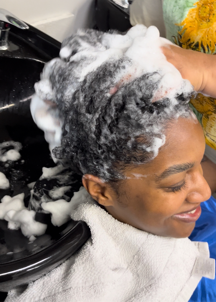 Shampoo & Deep Conditioning at QueenDi Beauty in Los Angeles, CA