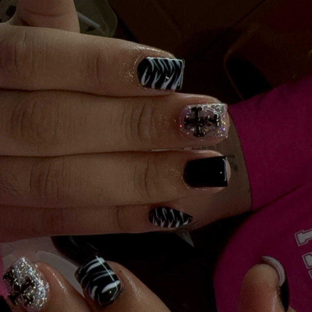 Mommy Nails at Luckxurious Beauty in Pensacola, FL