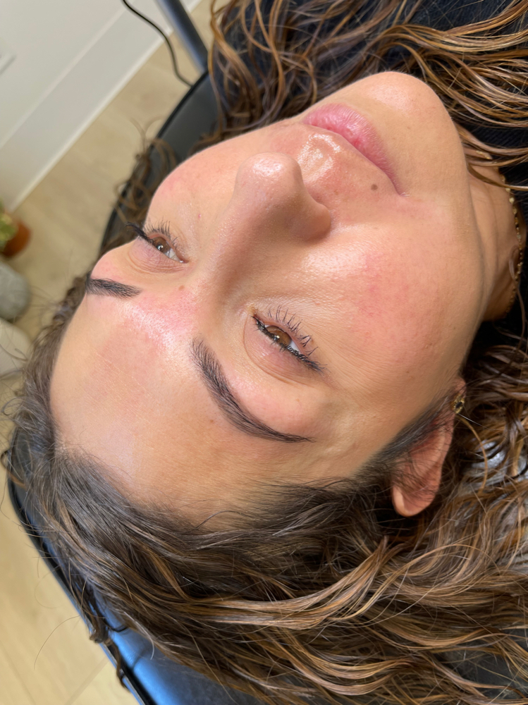 BROW SHAPE & TINT
