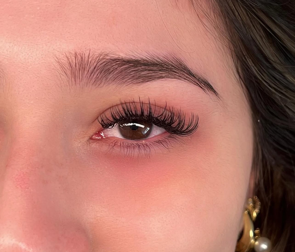 Hybrid Full Set at LashesbyNalz in Little Canada, MN