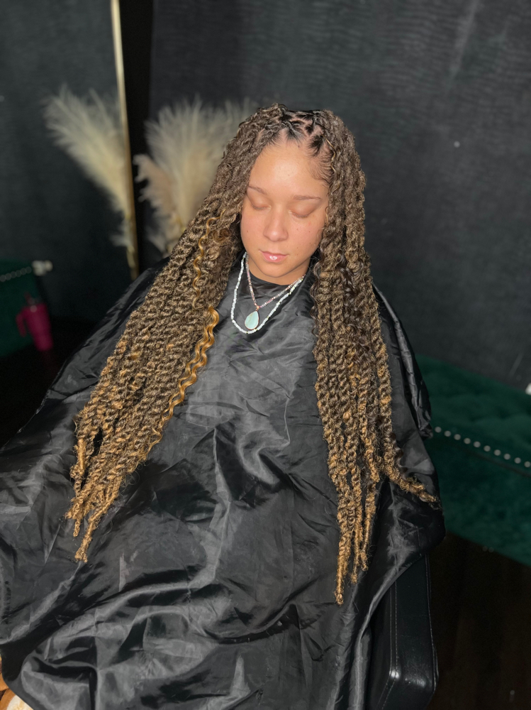 Twist Styles Iver Locs (medium)