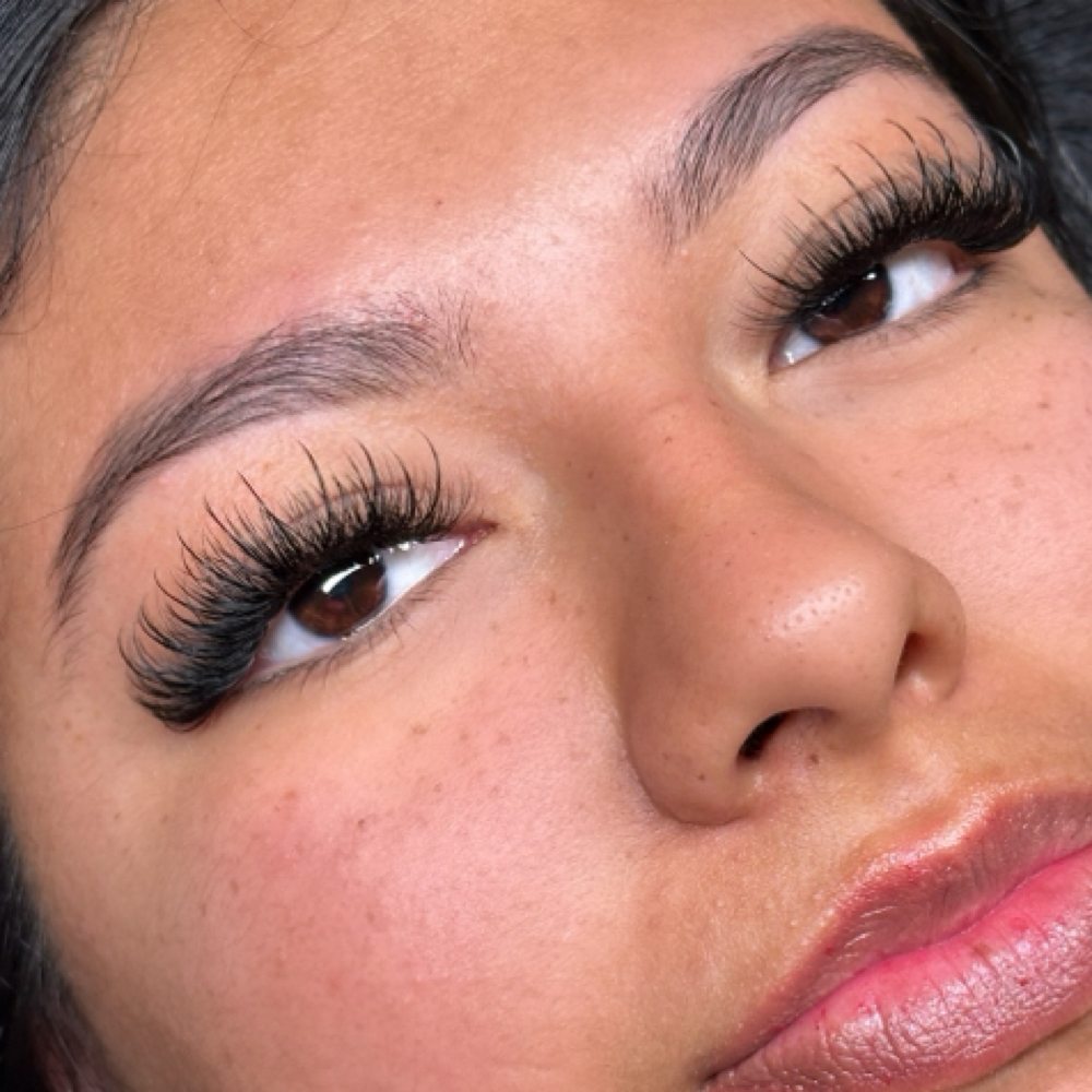 𝐖𝐢𝐬𝐩𝐲 𝐕𝐨𝐥𝐮𝐦𝐞 𝐋𝐚𝐬𝐡 at LASHESXMK in Rockford, IL