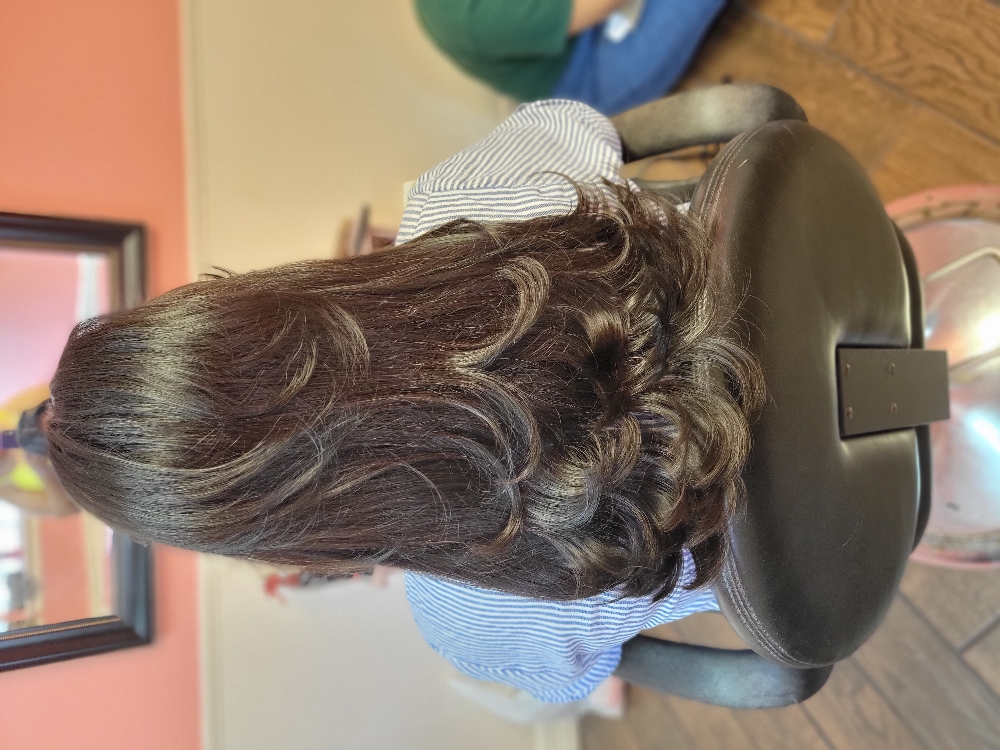 Shampoo & Round Brush Blowout Style