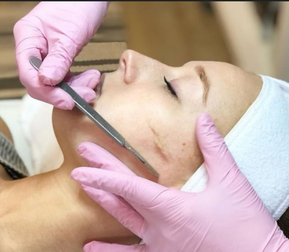 Express Dermaplaning + Facial Mask