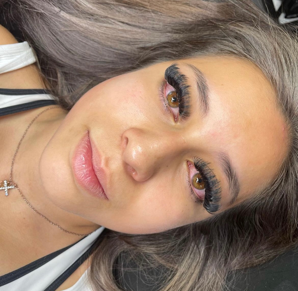 Full Set Of Volume Lashes