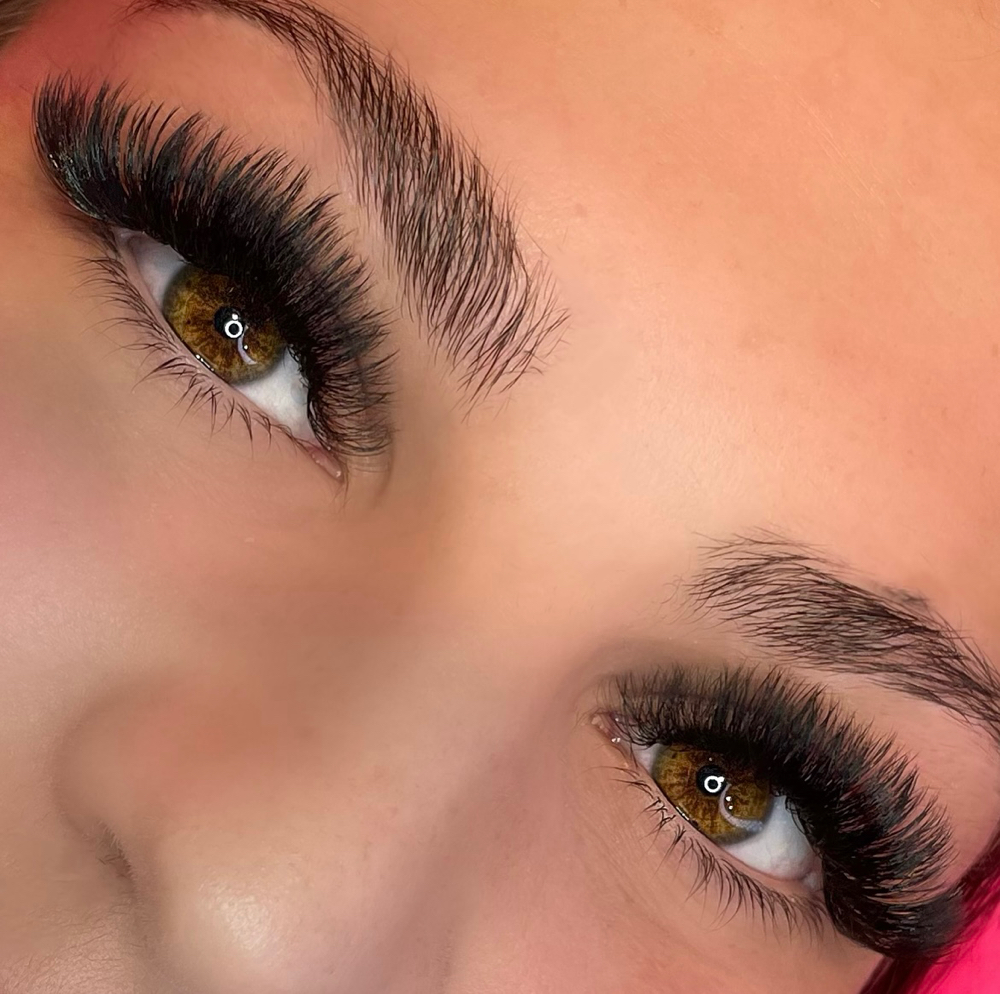 Volume/Mega Lashes