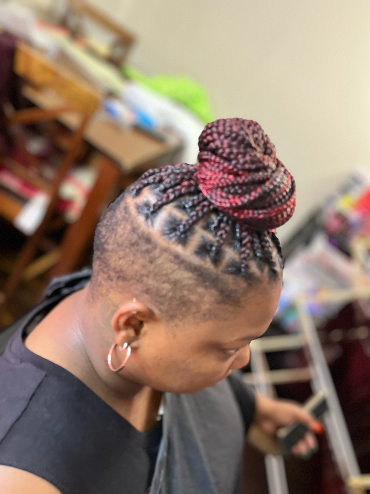 Medium Knotless Half Head Hip Lengt