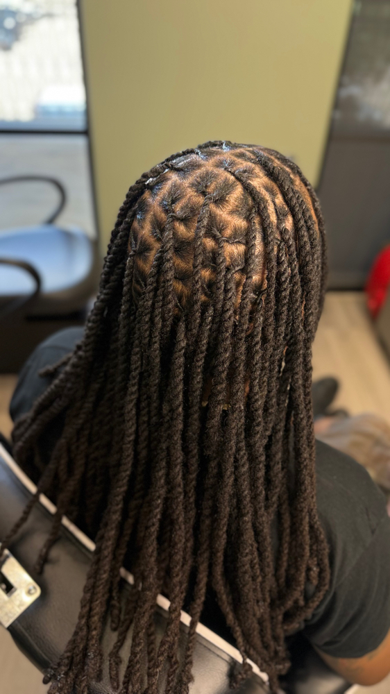 Locs  Retwists