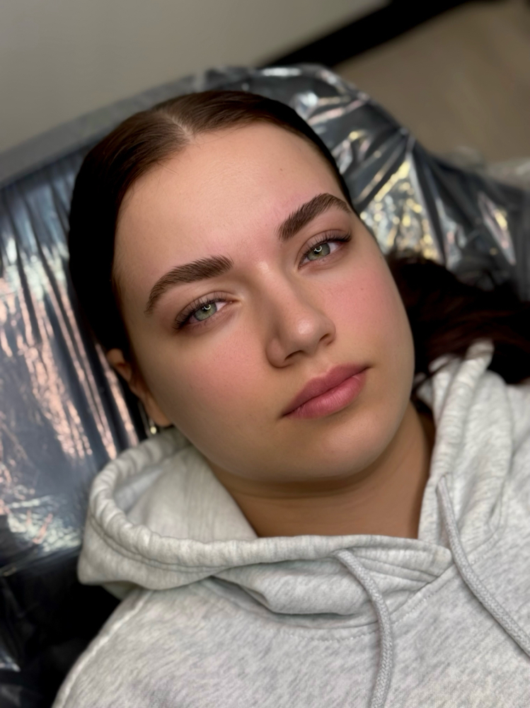 Eyebrow Design + Wax + Tint