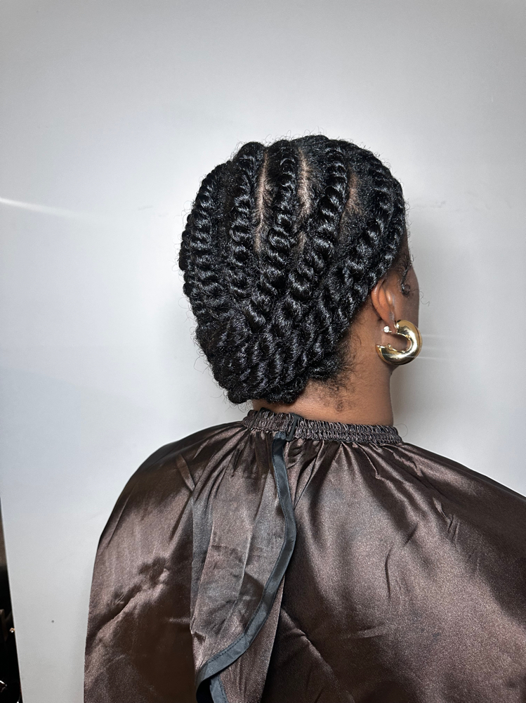 Twist-out Styling at Julienne Moore in California, CA