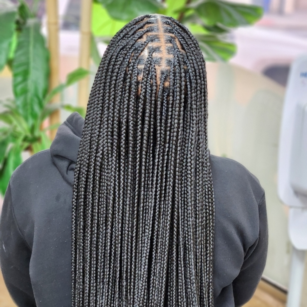 Small Knotless at MaryamuAfricanbraids in Newark, NJ