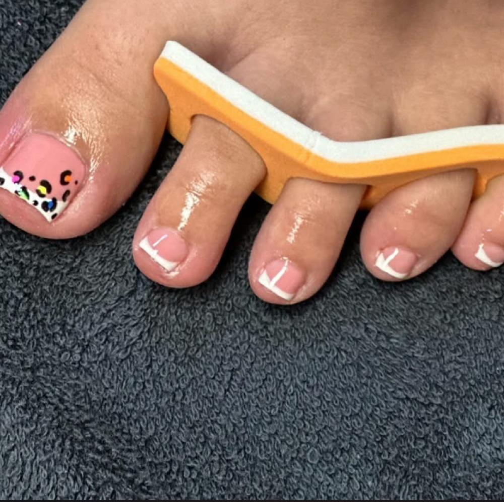 (Wet Pedi) Gel On Toes at Mi Nails LLC in Waynesboro, VA