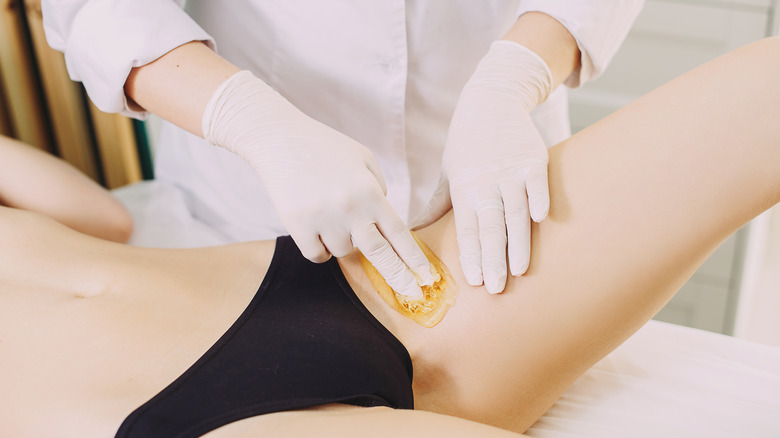 Bikini sugaring