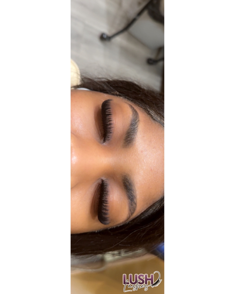 Clusters (handmade volume fans) at Lush Lashes in Peoria, IL