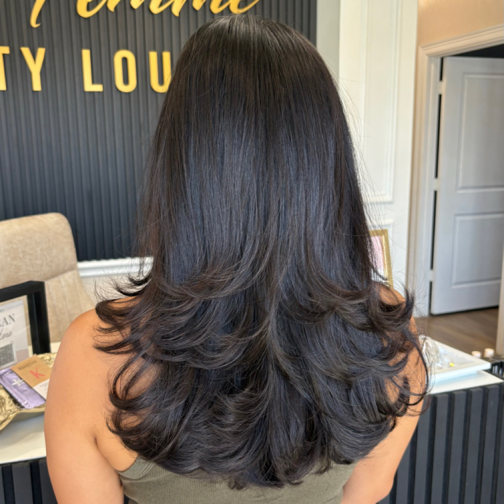 Bombshell Haircut & Blowout at @beautywithviviana in Pearland, TX