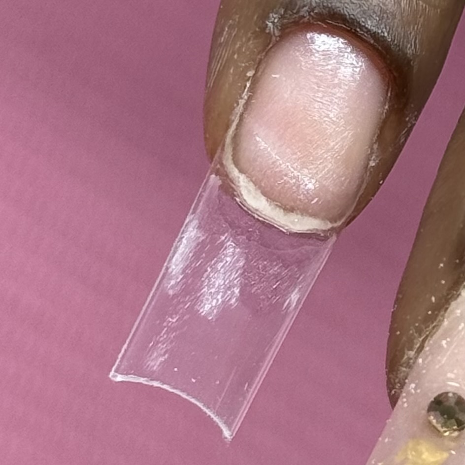 nail fix 𐫱