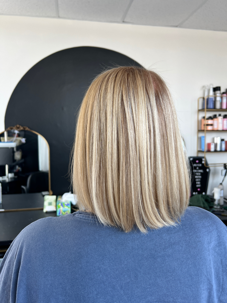 Women's Shampoo/Blow-Dry