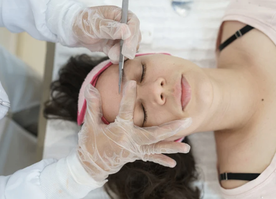 Dermaplane Facial