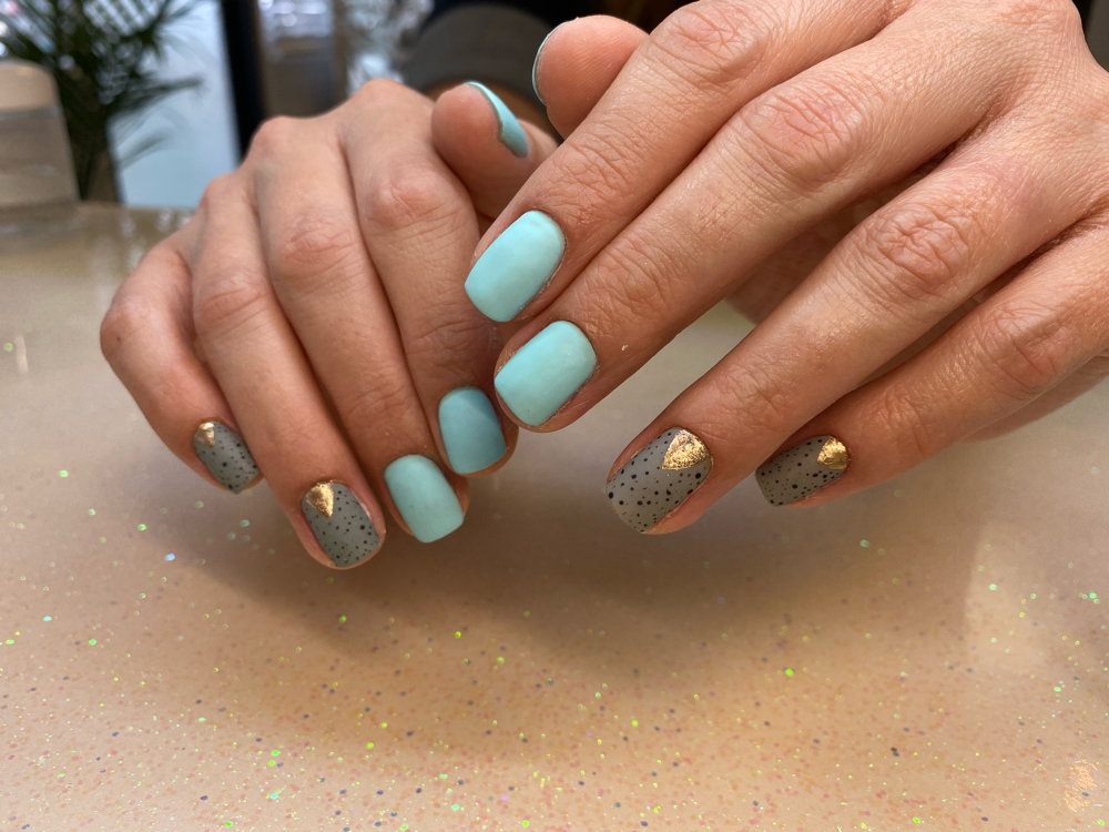 GEL POLISH MANICURE W/SOLID COLOR