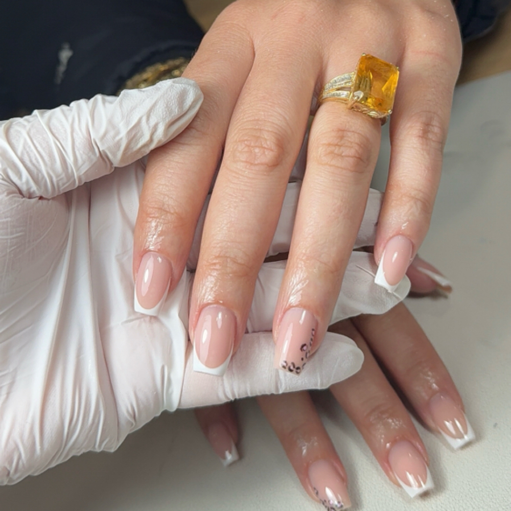 Hard Gel- Minimal Design at espinalnails in Northborough, MA