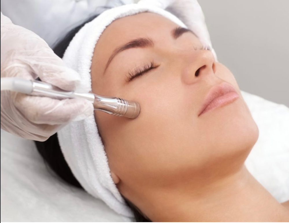 Dermaplane + Microdermabrasion