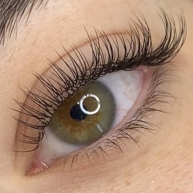 Classic Set of Eyelash Extensions