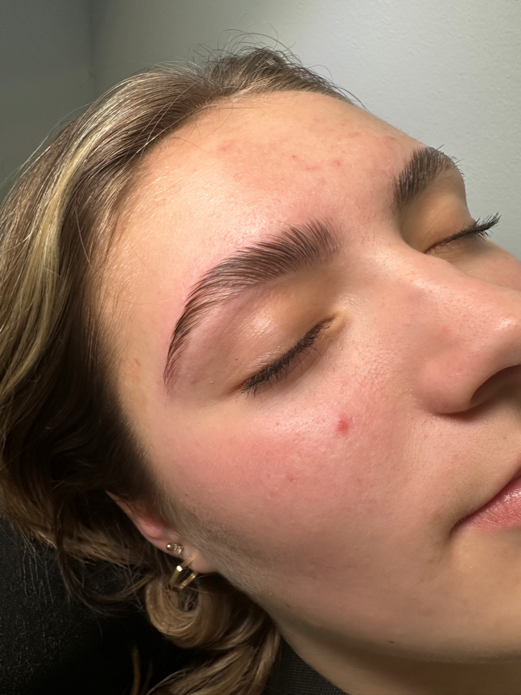 Brow Lamination & Shaping