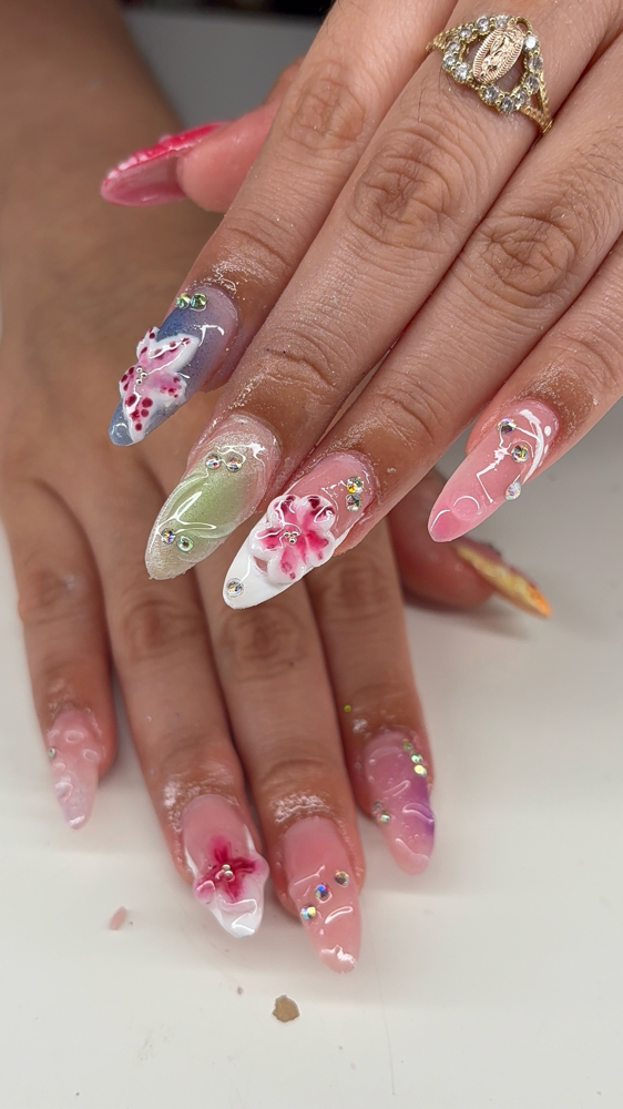 Medium at Twinklenailsbybel in wimauma, FL