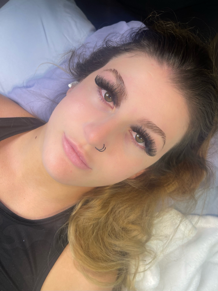 Full Set Of Mega Volume Lashes