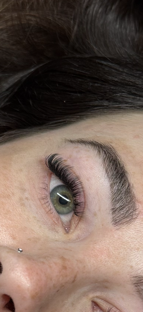 Full set mega volume lashes