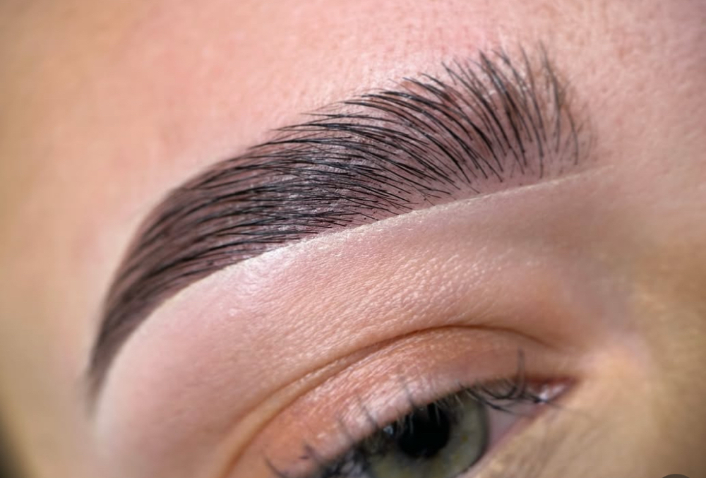 Brow Lamination With Hybrid Stain