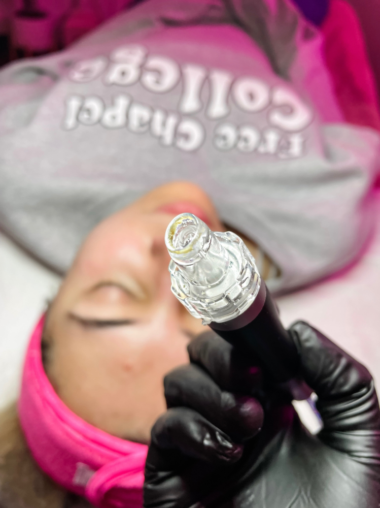 HydroGlow Deluxe Facial