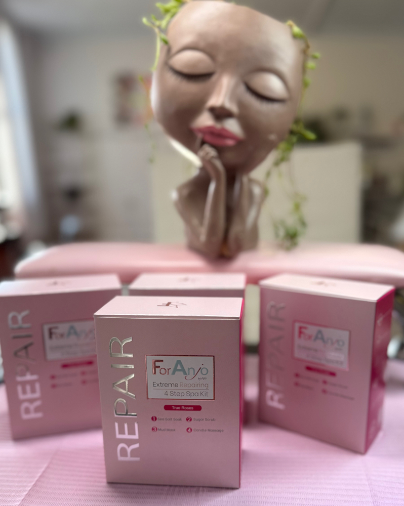 Divina’s Shellac Pedicure