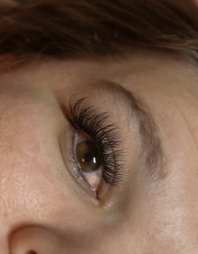 Full Set Hybrid Lashes at Dyllin Derrick in Thatcher, AZ