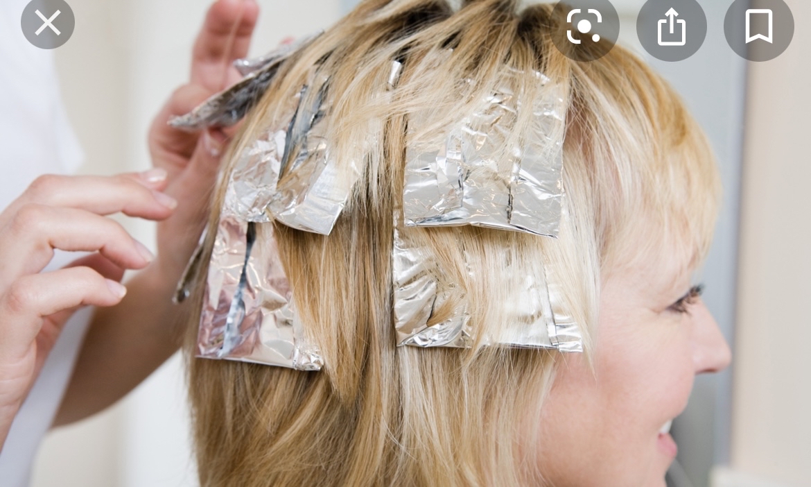 Partial Highlight/Haircut Blowdry