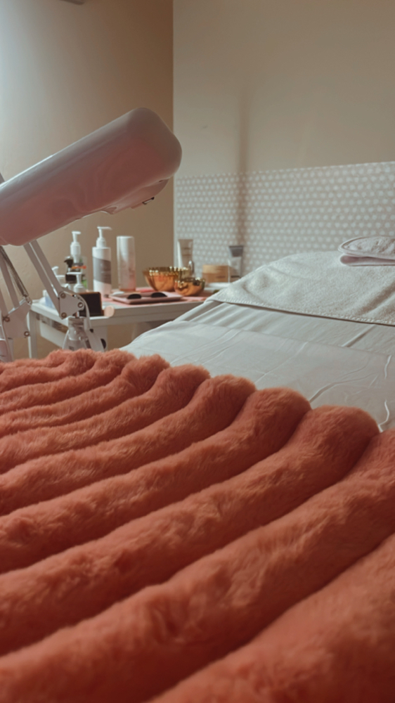 Holiday Signature Facial+LED +Scalp