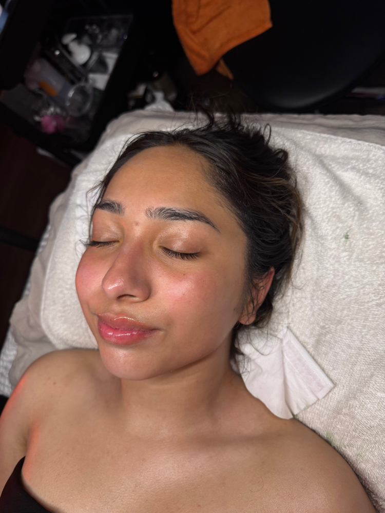Dermaplane Glow Facial