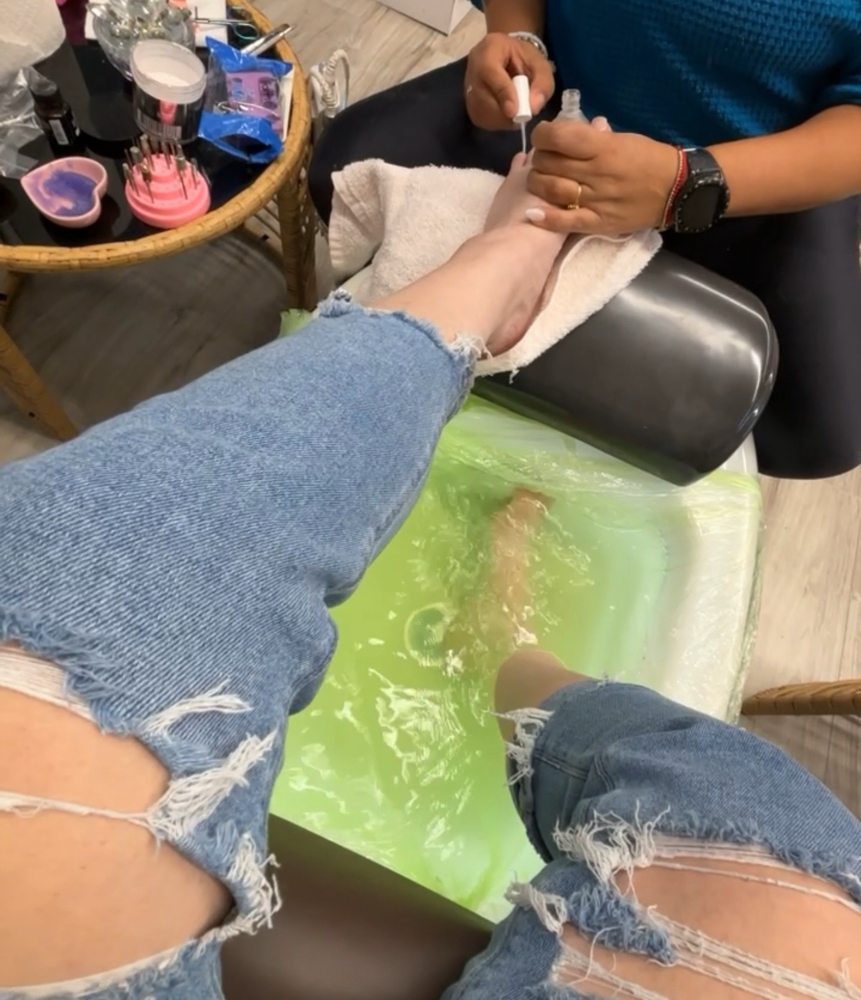 Clean Girl Pedicure