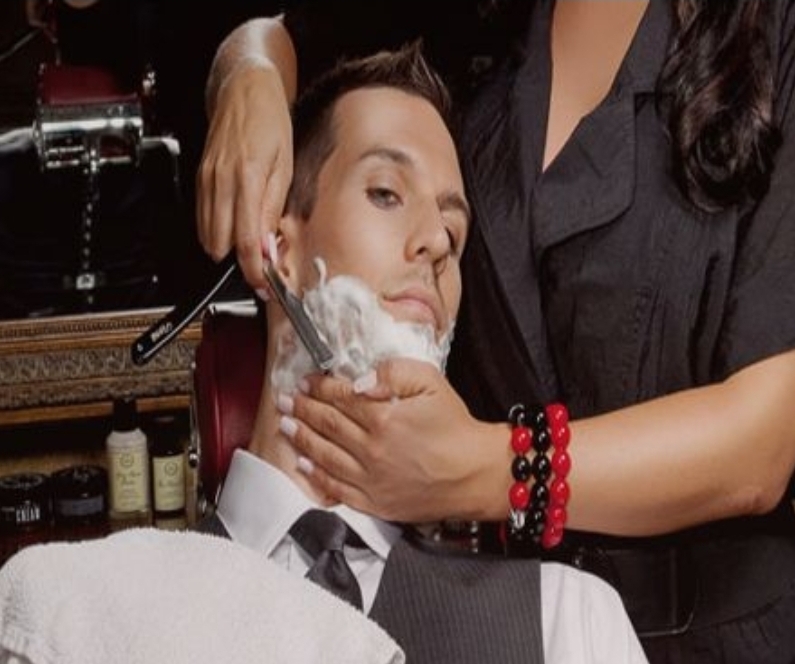 Signature Full Face Shave