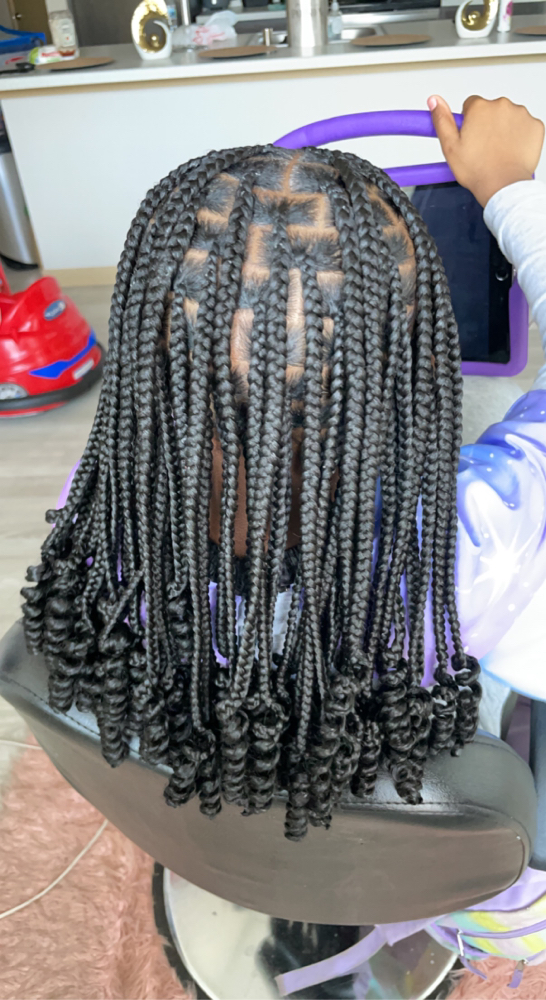 Medium Knotless (Age 5-8)